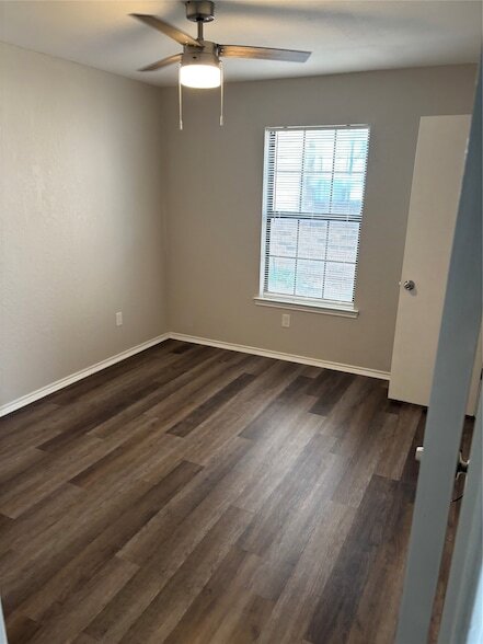 Building Photo - 1733 Crest Grove Dr