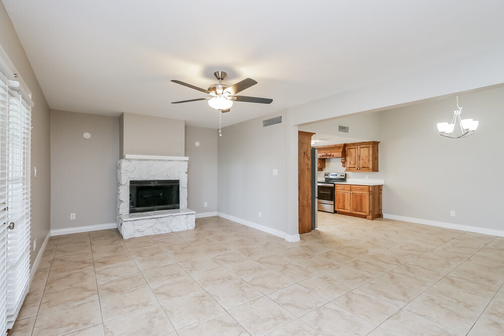 Building Photo - 6106 E Ivyglen St