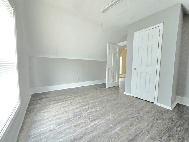 Building Photo - 234 Studebaker St