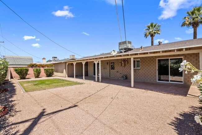 Building Photo - 8323 E Montecito Ave