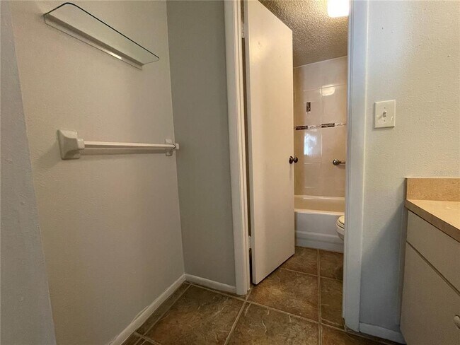 Building Photo - 5503 Pokeweed Ct