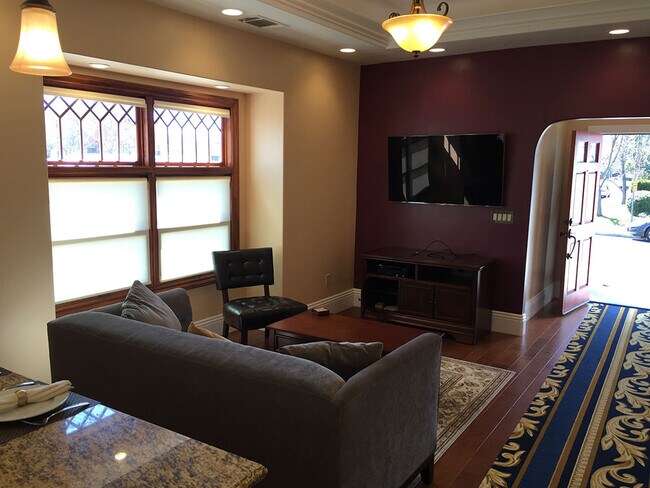 Building Photo - 225 W Angela St