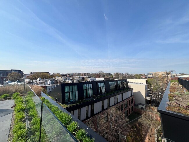 Building Photo - Trendy 1 Bedroom + den in Truxton Circle| Water included!