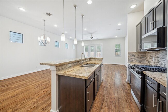 Building Photo - 4409 Schuler St