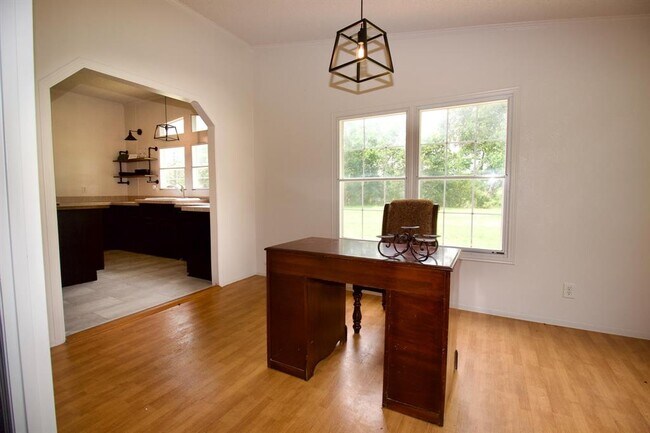 Building Photo - 42857 Henson Rd