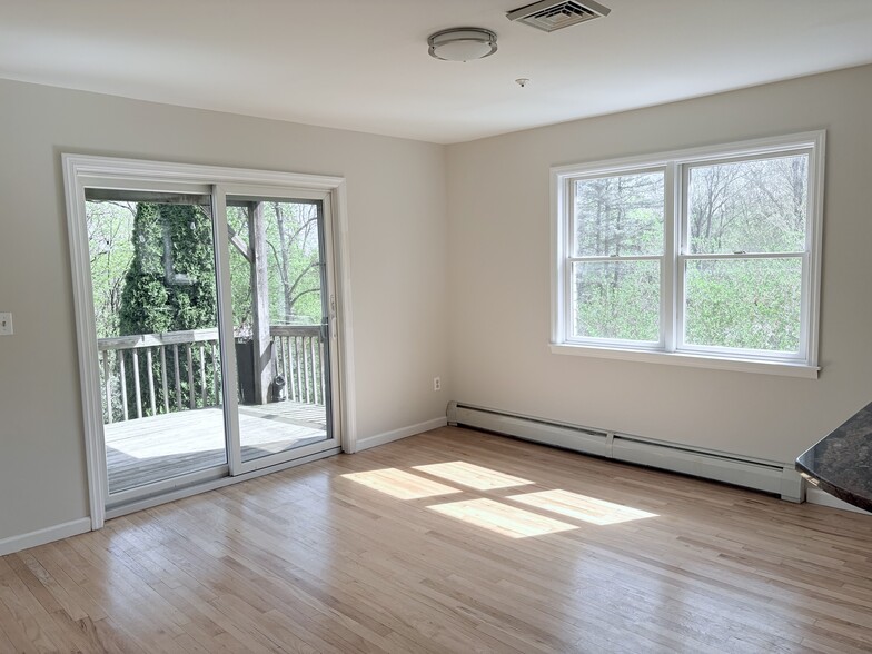 Building Photo - 166 Woodside Ave