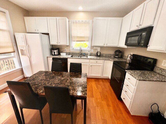 Building Photo - 307 Charleston Ln