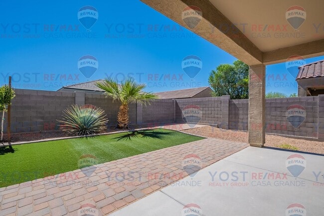 Building Photo - Bright Open Floor Plan with Low-Maintenanc...
