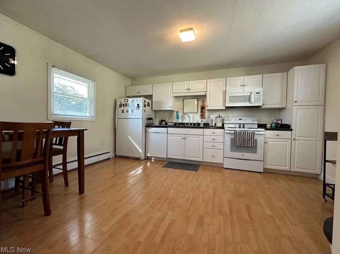 Building Photo - 421 Williams St