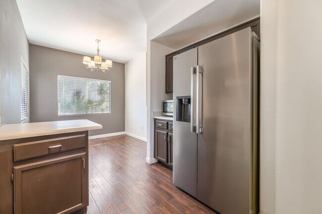 Building Photo - Stylish 3-Bedroom Condo in Silverado Ranch!