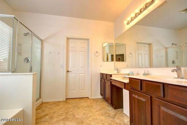 Building Photo - Beautiful 4 bedroom, 2 bath in Redwood Estates