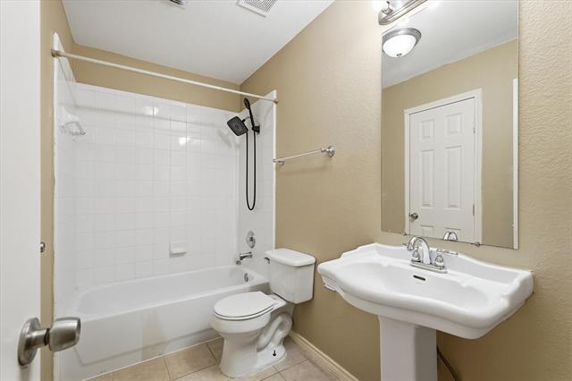 Building Photo - 9229 Chesapeake Ln