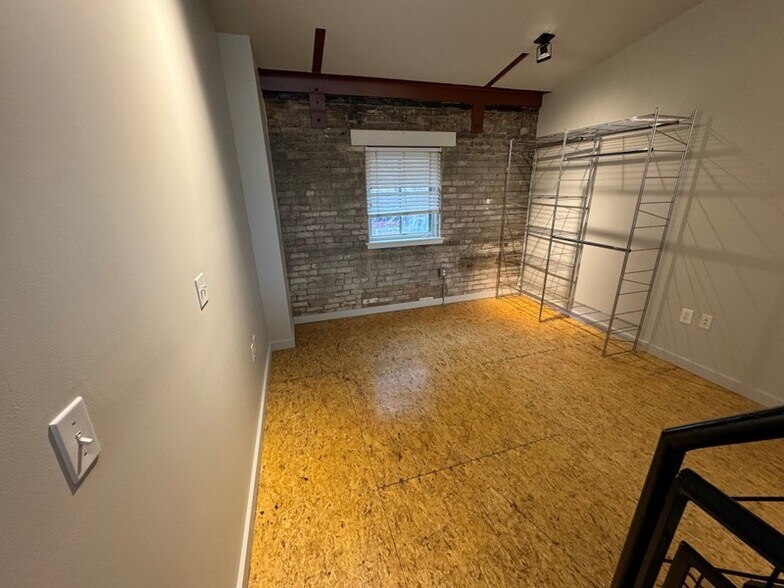 Building Photo - 346 Pierpont Ave