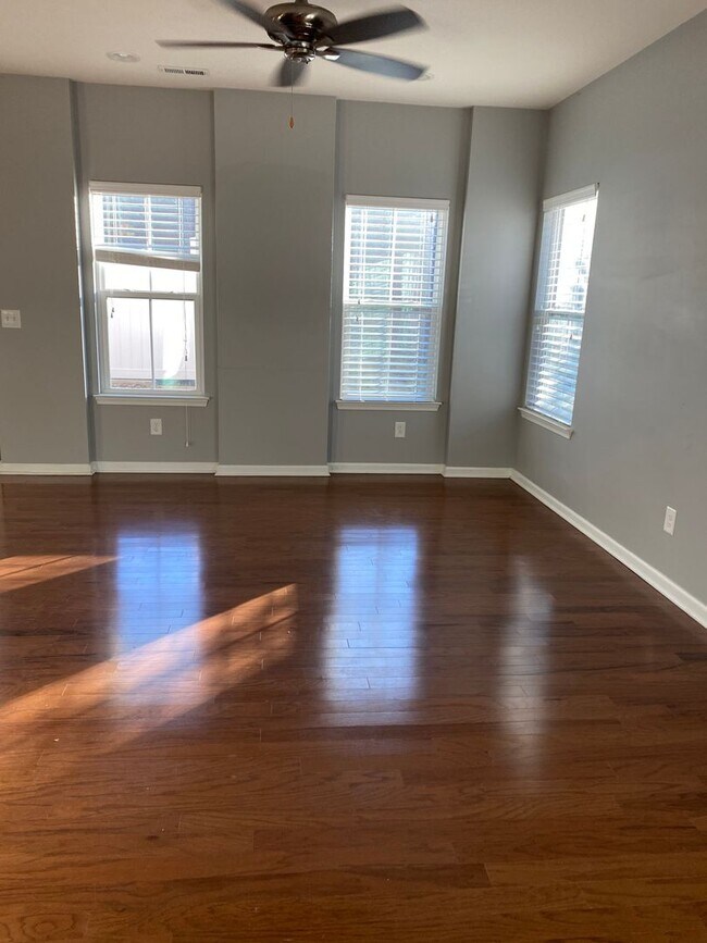 Building Photo - 113 Grande Sky Ct