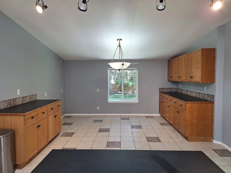 Building Photo - 6674 N Van Decar Rd SE