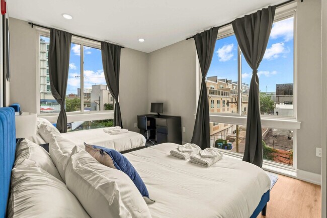 Building Photo - 916 N Delaware Ave