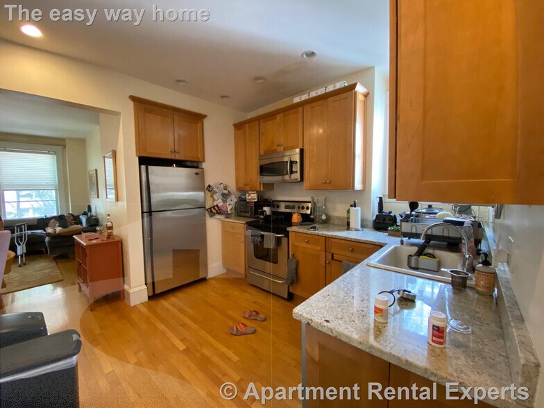 Building Photo - 2 Arlington St