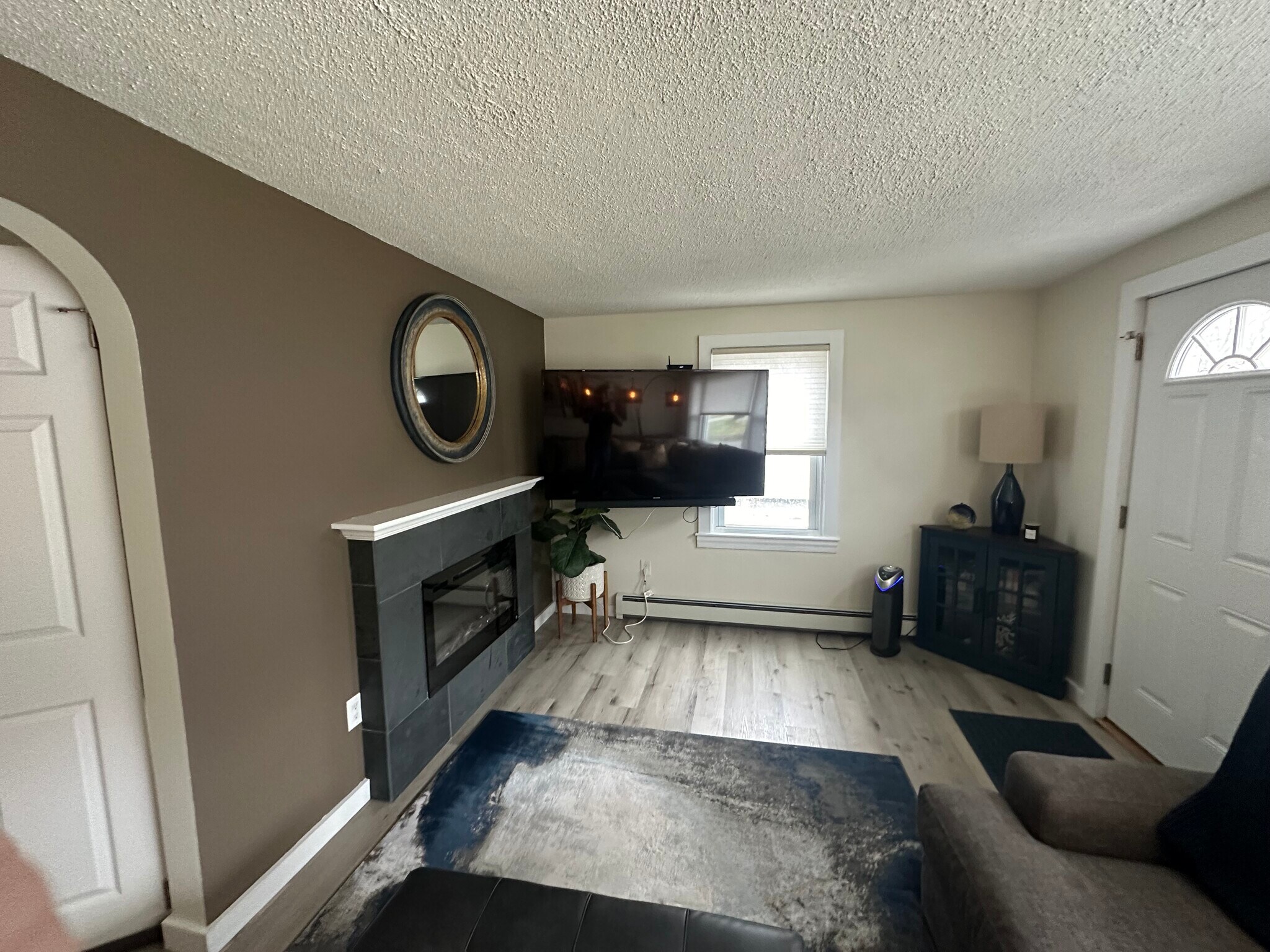 Building Photo - 33 Windhurst Ave