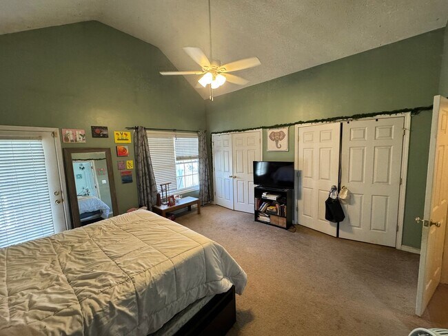 Building Photo - Beautiful East Side Home