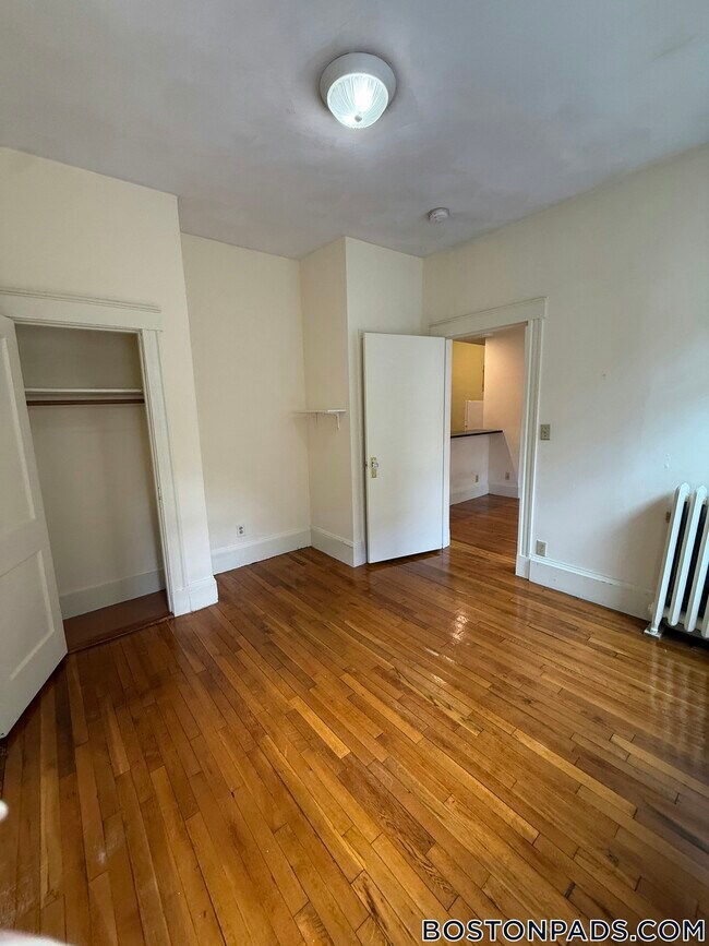 Building Photo - 55 Queensberry St