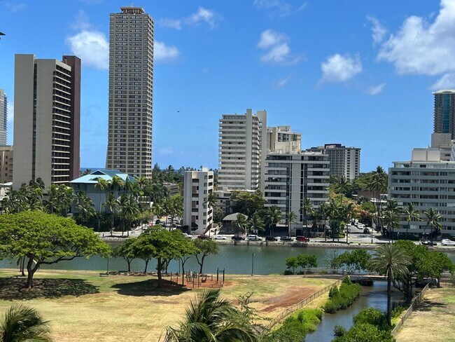 Building Photo - 2333 Kapiolani Blvd