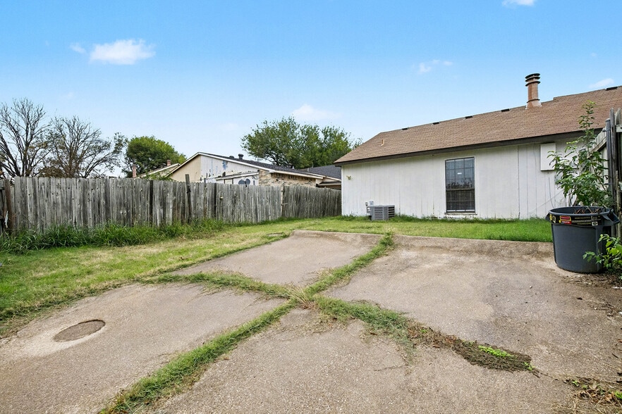 Building Photo - 2412 Limestone Dr