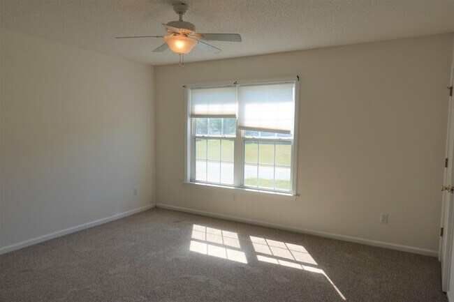 Building Photo - 206 River Oaks Cir