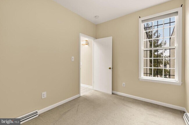 Building Photo - 650 E St NE