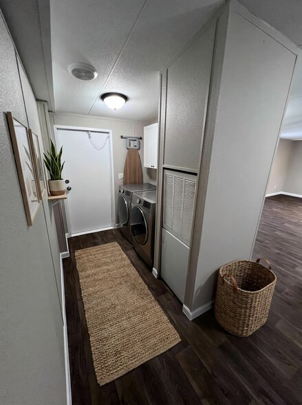 Building Photo - 215 Comanche Trail