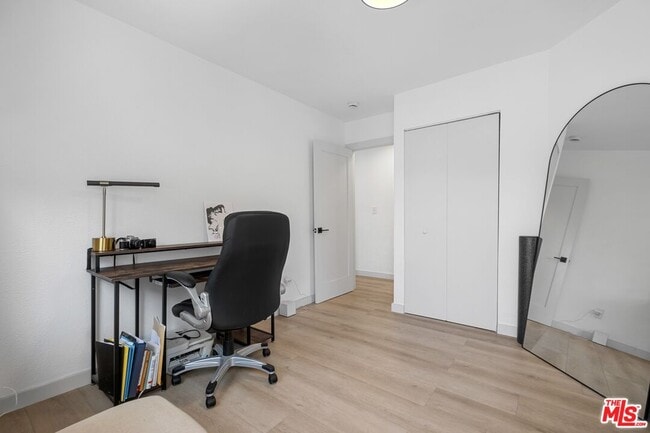 Building Photo - 2422 W 30th St