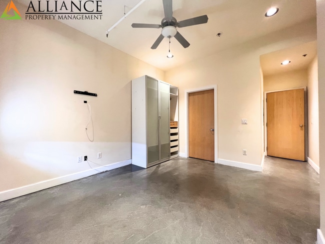 Building Photo - Maintenance Free Living ~ Close to KSU & Aggieville ~ Pet Friendly