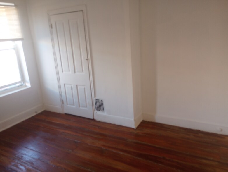 Building Photo - 16xx W Juniata St