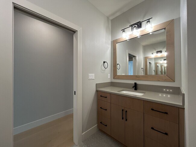 Building Photo - 17402 NW Lone Rock Dr