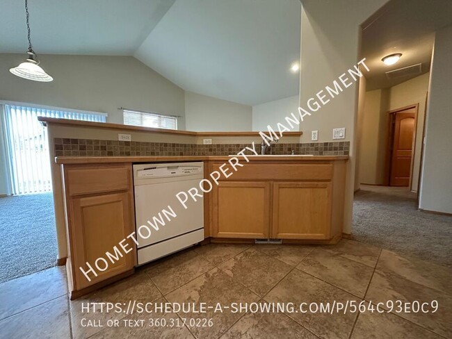 Building Photo - Gorgeous 3 Bedroom Rambler in Horizon Poin...