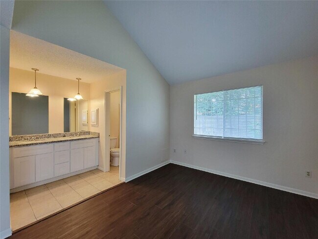 Building Photo - "Charming 3-Bed, 2-Bath Gem in Missouri City - Your Ideal Home Awaits!"