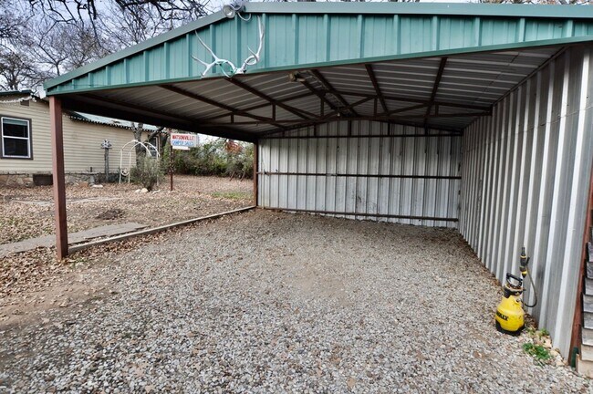 Building Photo - COMING SOON - FOR LEASE! Hard to Find Hors...