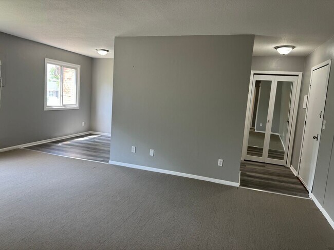 Building Photo - 1315 N Dowling Ave