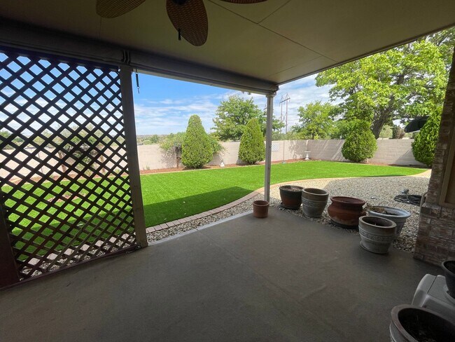 Building Photo - 3 Bedroom Near Mariposa Park in Taylor Ranch