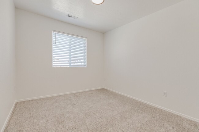 Building Photo - Beautiful 3 Bedroom Townhome for Lease!