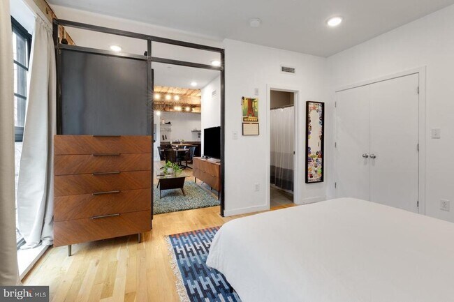 Building Photo - 1737 N Howard St