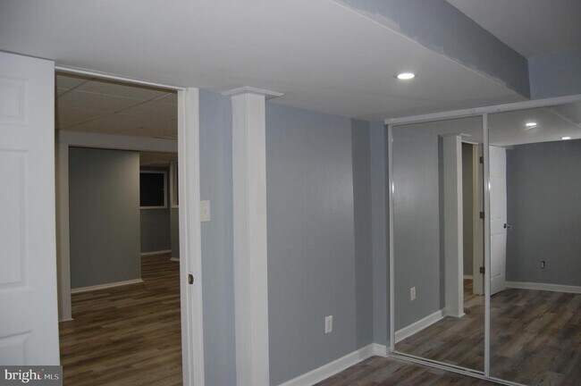 Building Photo - 131 Red Haven Dr