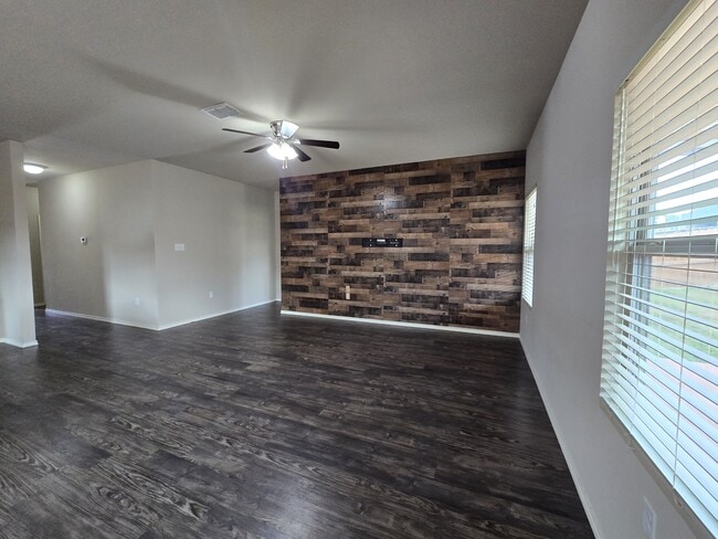 Building Photo - 322 Ambrose Avenue