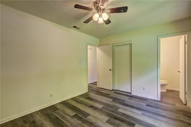 Building Photo - 5576 Kiernan Dr