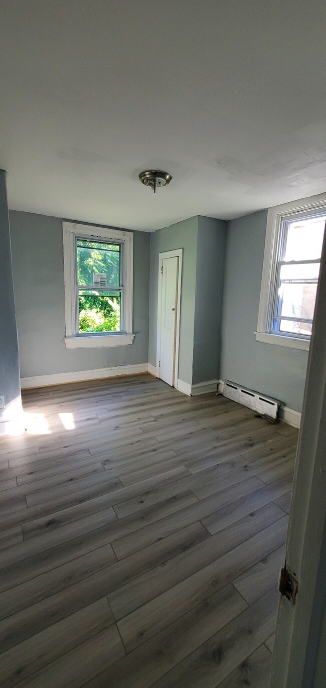 Building Photo - 2157 Eastburn Ave