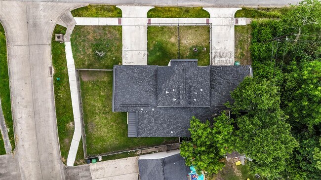 Building Photo - 6835 Weston St