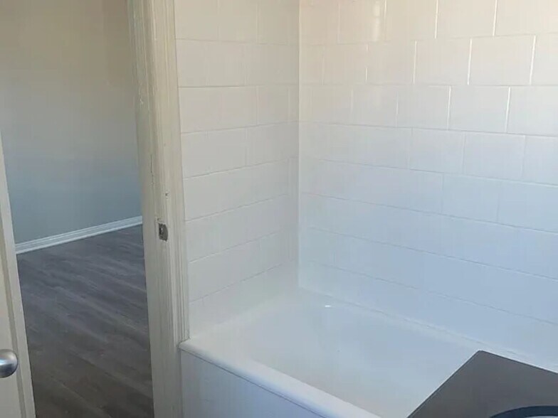 Building Photo - 1111 Blake Ave