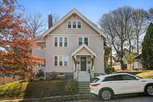 Building Photo - 15 Clearview Ave