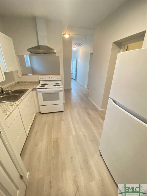 Building Photo - 32 Newell St