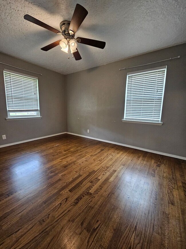 Building Photo - (3) Bed/(1.5) Bath in Core Norman Avail NOW!