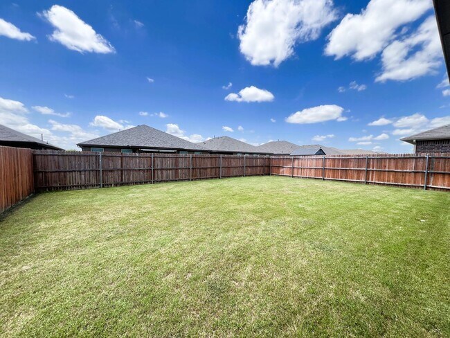 Building Photo - Beautiful 4/2/2 Home in Fort Worth!